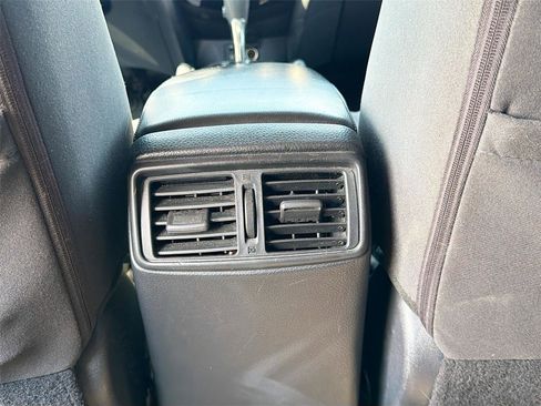 Used 2016 Nissan Rogue SV image 23