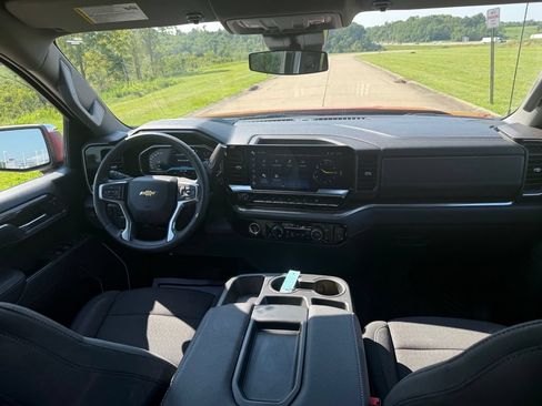 Used 2023 Chevrolet Silverado 1500 LT AWD/4WD image 20