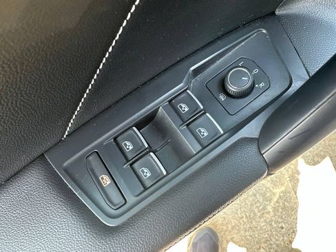 Used 2023 Volkswagen Tiguan SE w/ Panoramic Sunroof Package AWD/4WD image 17