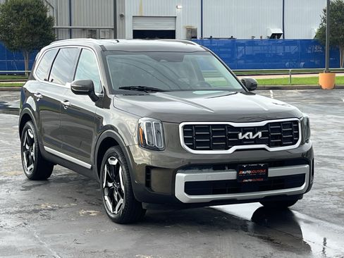 Used 2025 Kia Telluride S AWD/4WD image 3
