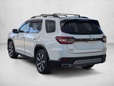 Used 2023 Honda Pilot Touring image 7