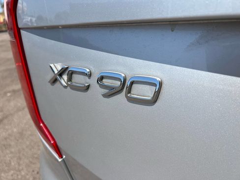 Used 2020 Volvo XC90 T5 Momentum w/ Protection Package Premier image 10