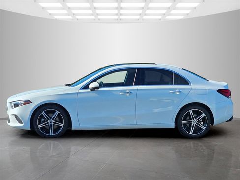 Used 2022 Mercedes-Benz A 220 image 3