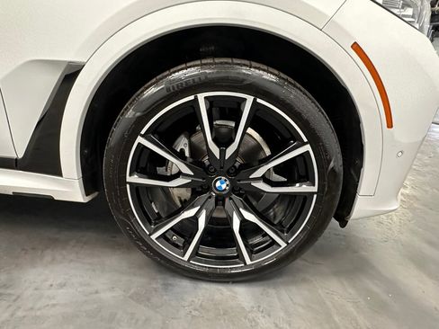 Used 2019 BMW X7 xDrive40i w/ Premium Package AWD/4WD image 16