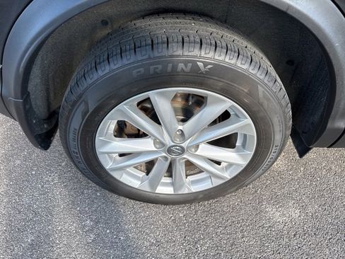 Used 2018 Nissan Rogue Sport S image 9