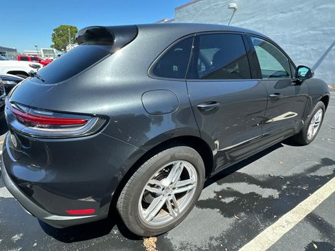 Used 2022 Porsche Macan AWD/4WD image 2