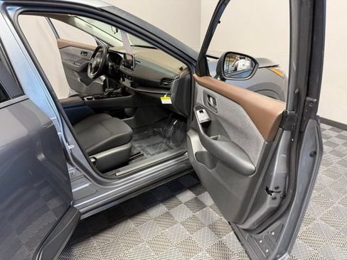 Used 2023 Nissan Rogue S AWD/4WD image 23
