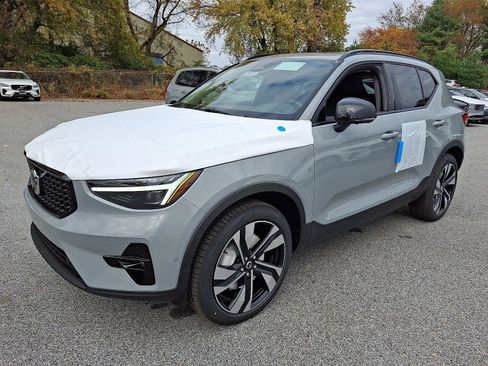 New 2026 Volvo XC40 B5 Ultra w/ Climate Package image 2