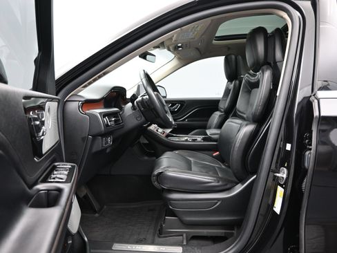 Used 2022 Lincoln Aviator Reserve w/ Equipment Group 201A AWD/4WD image 9