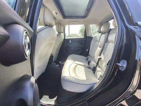 Used 2020 MINI Cooper 4-Door Hardtop w/ Signature Upholstery Package image 25