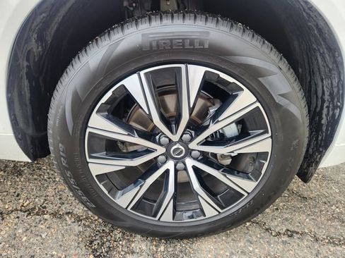 Certified 2025 Volvo XC60 B5 Plus AWD/4WD image 19