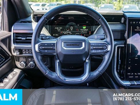 Used 2025 GMC Yukon XL Denali RWD image 30