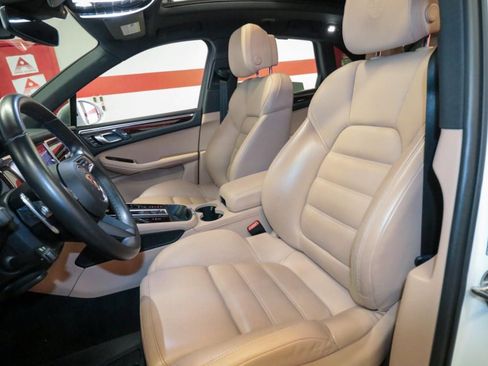 Used 2023 Porsche Macan S image 12