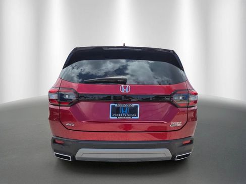 Used 2025 Honda Pilot Touring image 4