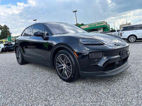 Used 2025 Porsche Macan 4 Electric AWD/4WD image 11