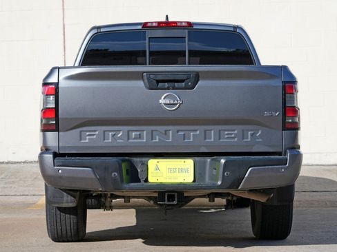 Used 2022 Nissan Frontier SV w/ SV Premium Package RWD image 9