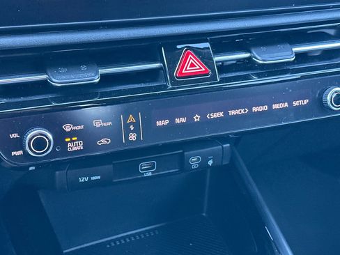 Certified 2024 Kia Niro EX image 22