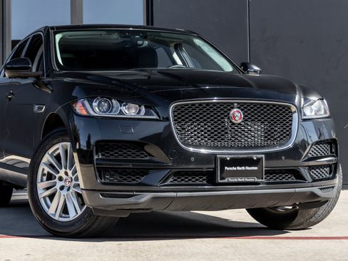 Used 2019 Jaguar F-PACE Prestige image 5