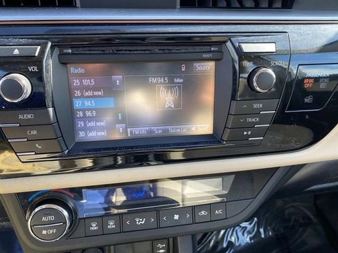 Used 2016 Toyota Corolla LE FWD image 19