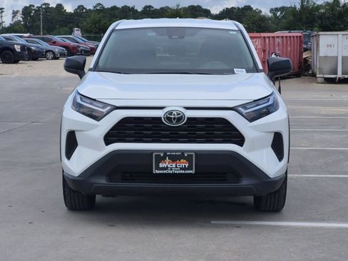 Used 2024 Toyota RAV4 LE FWD image 9