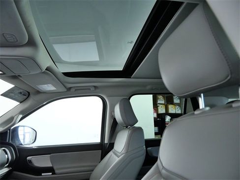 Certified 2025 Ford Expedition Active image 19