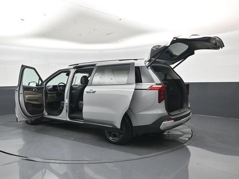 Used 2025 Kia Carnival EX FWD image 59