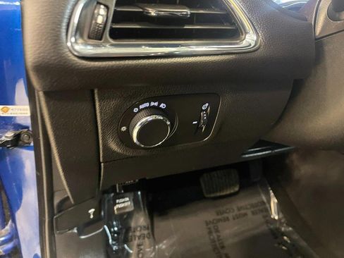 Used 2018 Chevrolet Cruze Premier image 21