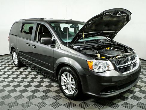 Used 2016 Dodge Grand Caravan SXT w/ UConnect Hands-Free Group FWD image 33