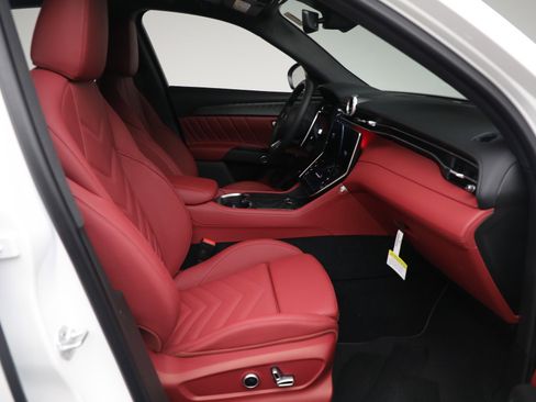 New 2025 Maserati Grecale GT image 16