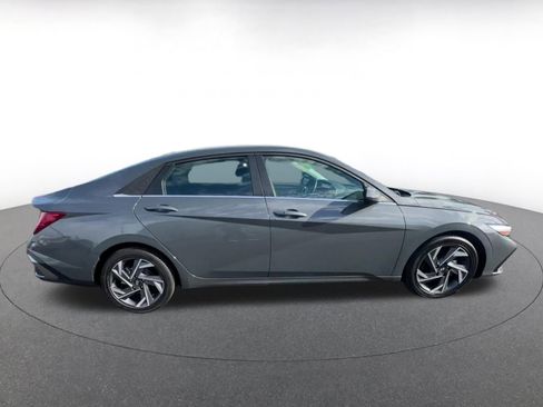 Used 2025 Hyundai Elantra SEL image 16