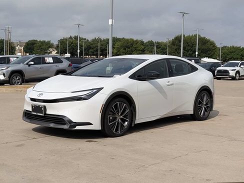 Used 2024 Toyota Prius XLE FWD image 10