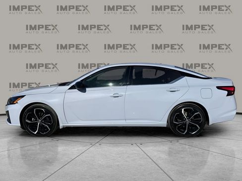 Used 2024 Nissan Altima 2.5 SR w/ SR Premium Package image 2