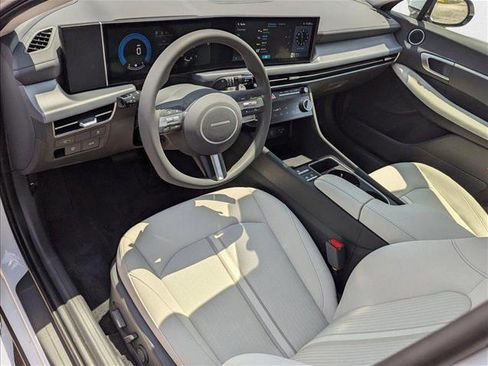 New 2025 Hyundai Sonata SEL image 3