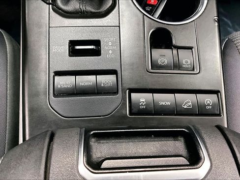 Used 2021 Toyota Highlander LE image 37