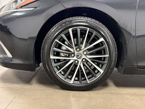 Used 2024 Lexus ES 350 w/ Premium Package FWD image 12