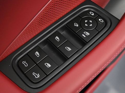 Certified 2025 Porsche Macan Turbo Electric image 18