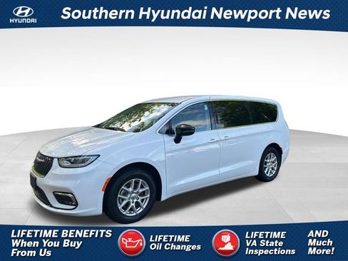 Used 2024 Chrysler Pacifica Touring-L FWD image 1