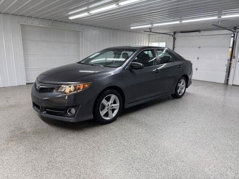 Used 2012 Toyota Camry SE FWD image 3