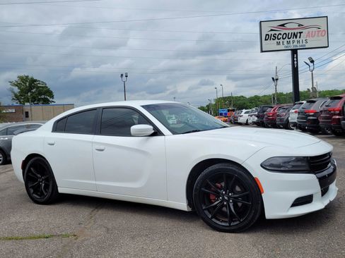 Used 2017 Dodge Charger SE w/ Blacktop Package image 14