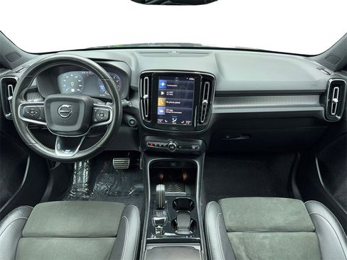 Used 2019 Volvo XC40 T5 R-Design image 16