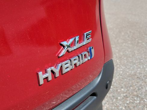 Used 2024 Toyota Sienna XLE image 8