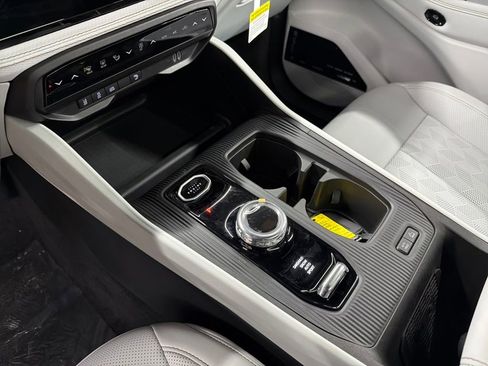 New 2026 Jeep Cherokee Overland image 19