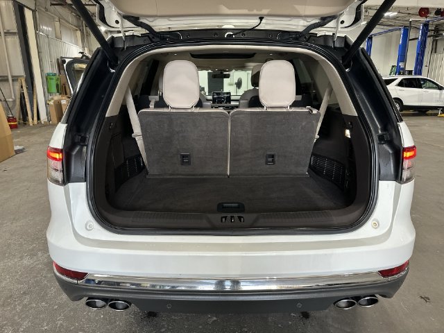 Used 2022 Lincoln Aviator AWD w/ Premium Package image 25