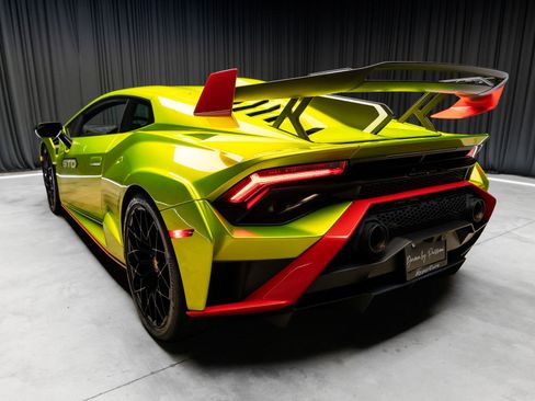 Used 2021 Lamborghini Huracan STO RWD image 16