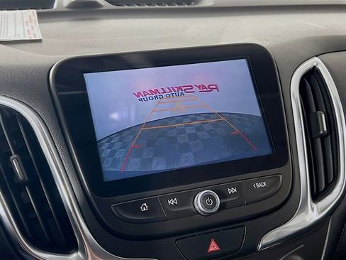 Used 2018 Chevrolet Equinox Premier image 18