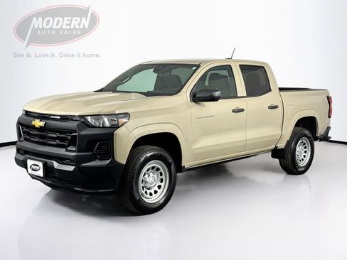 Used 2024 Chevrolet Colorado W/T image 1