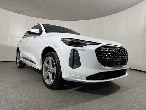 Used 2025 Audi Q5 Premium Plus w/ Premium Plus image 4