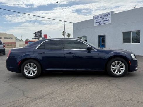 Used 2016 Chrysler 300 Limited RWD image 2