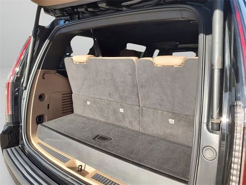 Used 2020 Cadillac Escalade Platinum image 36