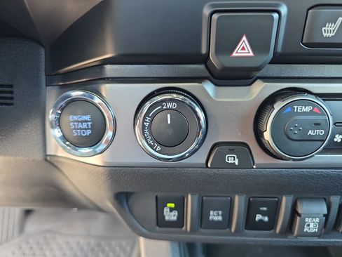 Used 2023 Toyota Tacoma Limited AWD/4WD image 22